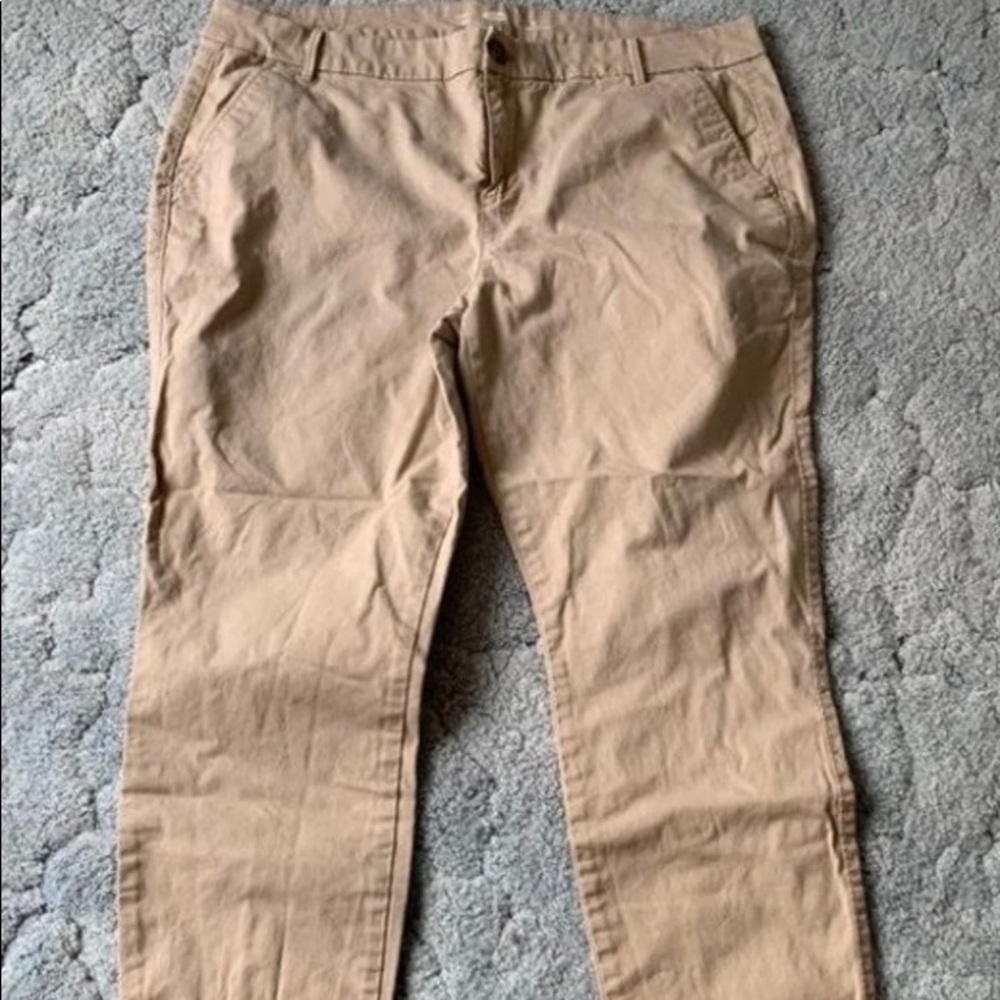 Woman’s old navy skinny pants size 16